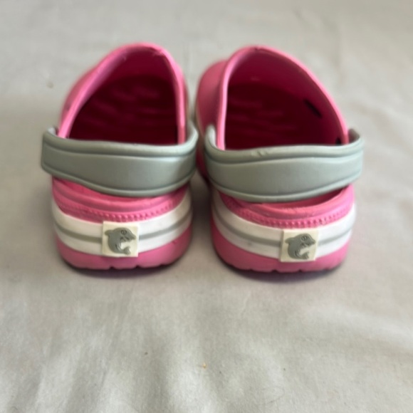 Pink and Gray Sandals with Perforated Design - Picture 4 of 6